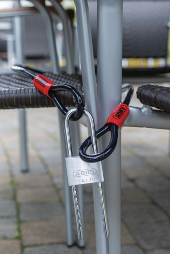 Abus Vorhangschloss TITALIUM™ 64TI/50HB60-150 vs. Lock-Tag