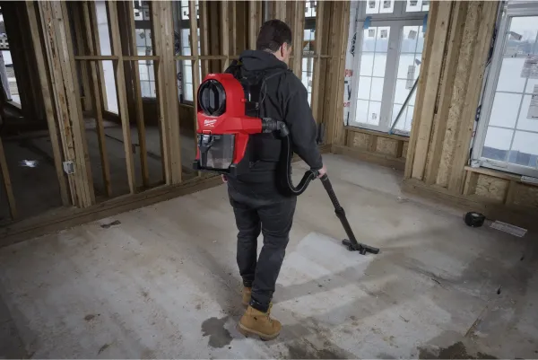 Milwaukee M18FBPV2-0 Akku-Rucksack-Staubsauger